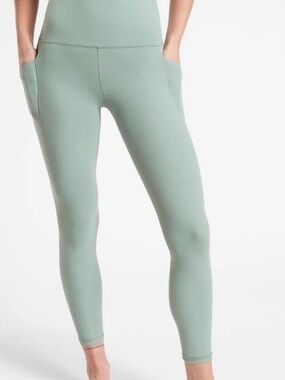 Athleta salutation stash pocket 7/8 tight size medium